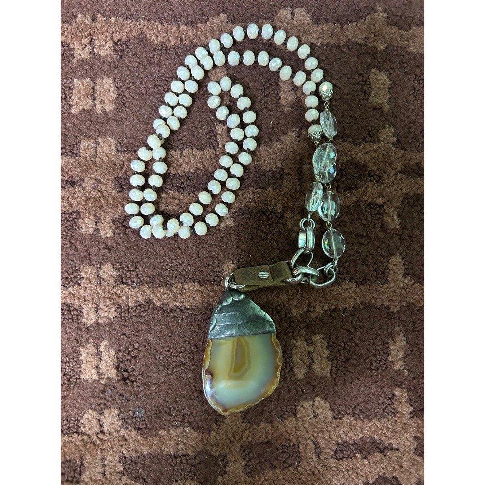 Agate Slice Pendant Necklace with Faceted White &‎ Crystal Beads